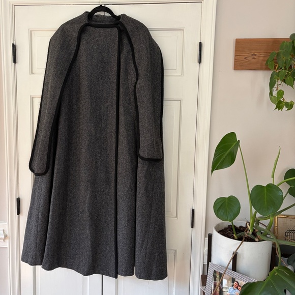 VTG Alorna Herringbone Gray Wool Blend Cape Black Trim Neck Scarf Union USA Made - Picture 2 of 15